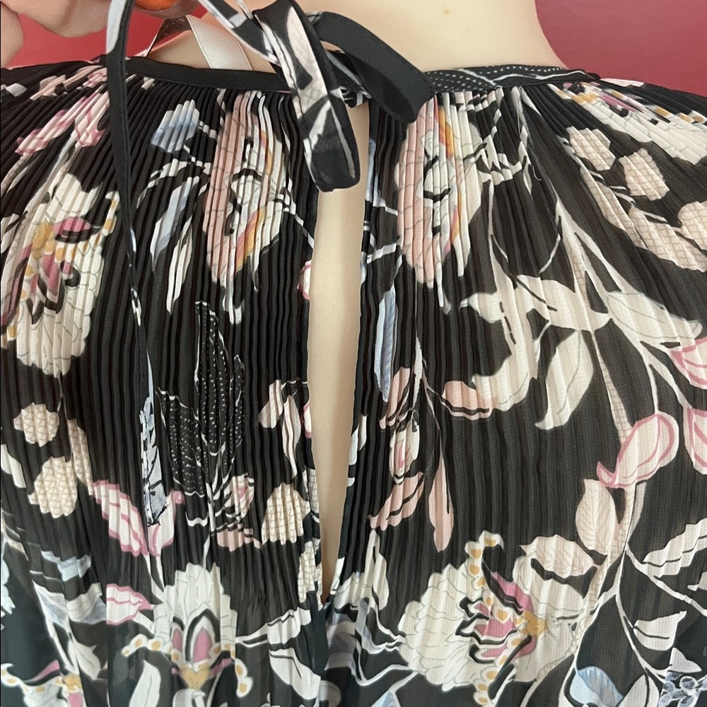 BNWOT Lauren Conrad floral sheer light blouse. - Picture 14 of 15